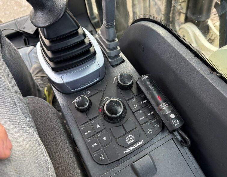 HIDROMEK HMK220 NLC-3B